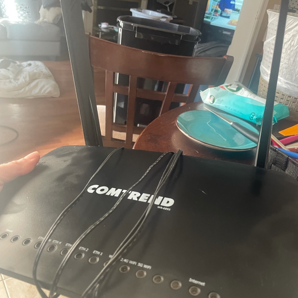 Monitor or modem - Picture 4 of 4